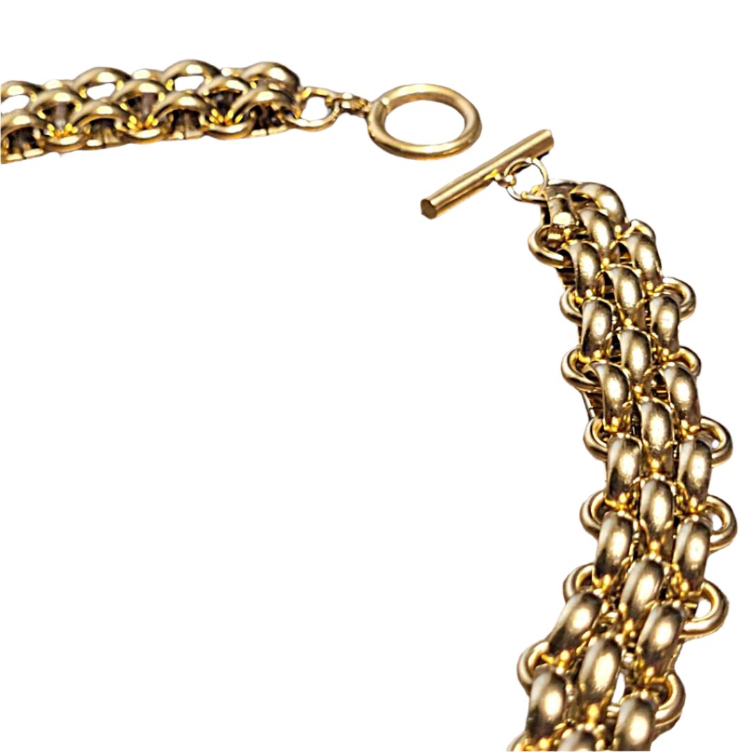 18 kt plated Buckle Design Chain Necklace