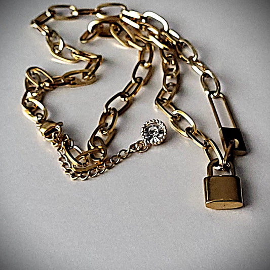 18 kt Gold Plated Paperclip Chain Necklace with Lock.